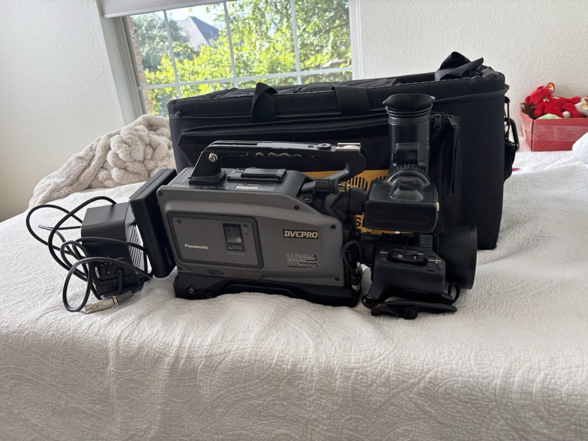 Panasonic AJ-D215 DVCPRO Camcorder Digital Video Camera Broken