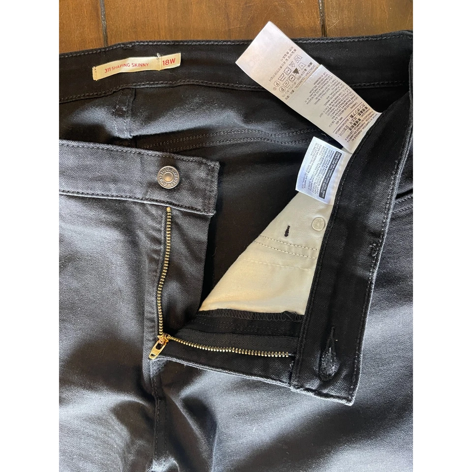 Levi’s 311 Shaping Skinny Jeans Women’s Size 18W Black Stretch Mid Rise Denim - Image 4 of 4