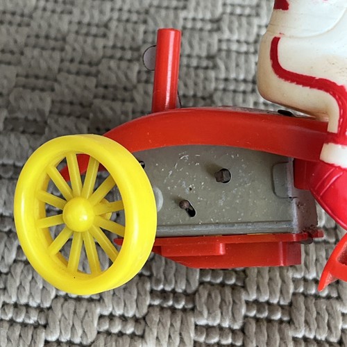 Triciclo coniglietto pasquale vintage bici avvolgibile giocattolo plastica Giappone non funzionante - Foto 5 di 8