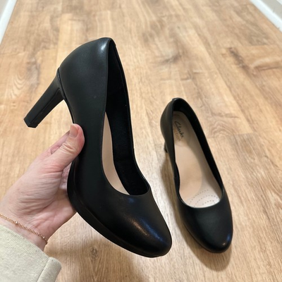 #ad Clarks Woman#x27;s Black Leather Classic Ultimate Comfort Pump Heels Size 7.5W $28.00