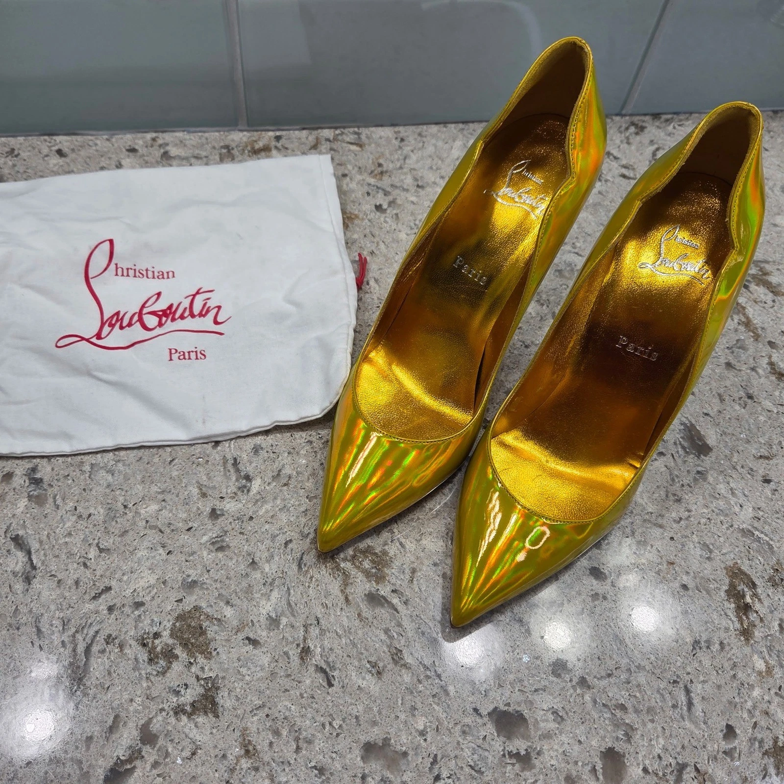 Christian Louboutin — CHRISTIAN LOUBOUTIN Hot Chick 100 pump yellow iridescent patent leather 40