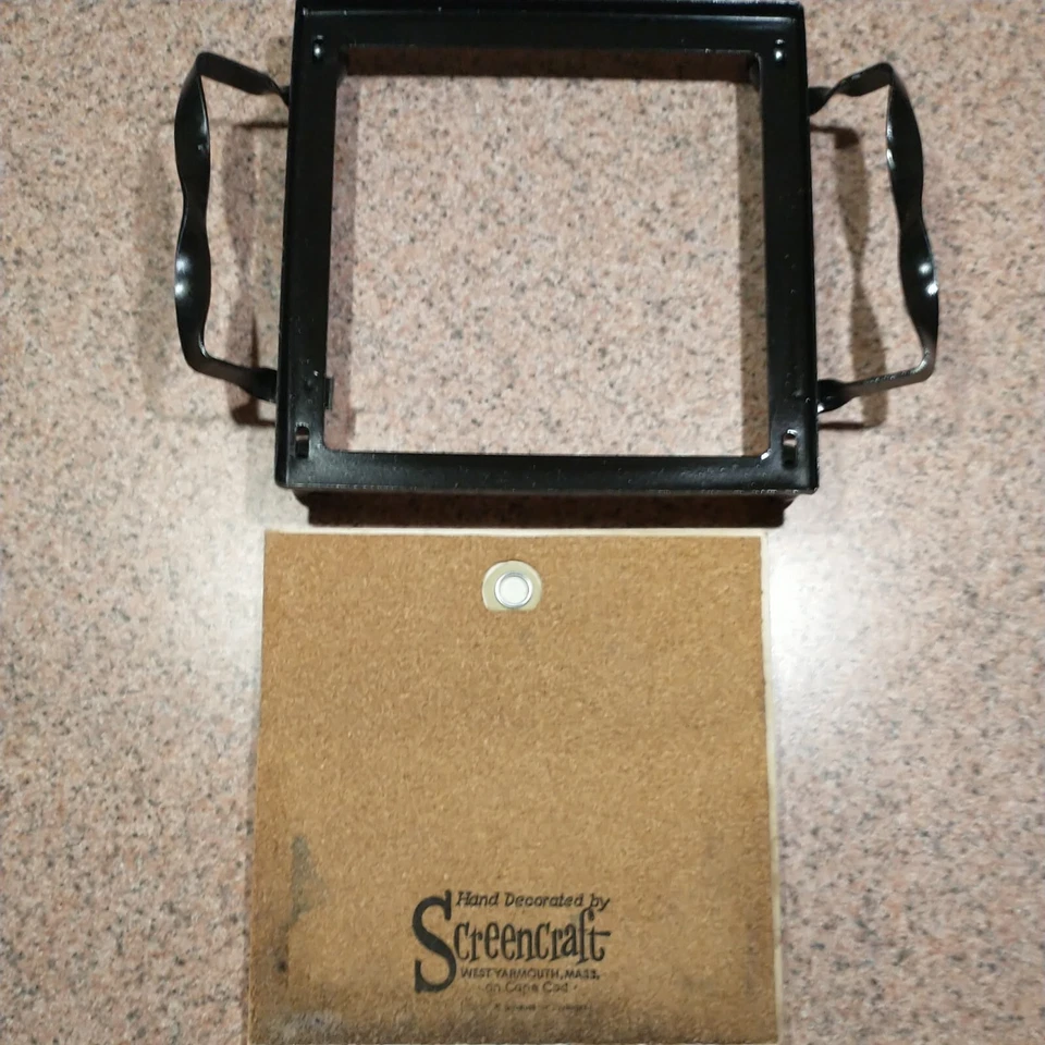 Soporte de hierro forjado/trivet pintado a mano de colección con asas-firmado por artista  Foto 4 de 4