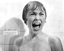 JANET LEIGH IN THE SHOWER SCENE FROM "PSYCHO" - 8X10 PUBLICITY PHOTO (AZ317)