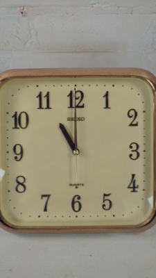 Rare Vintage Seiko Quartz Wall Clock Rectangular Gold Tone Frame