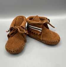 Minnetonka fringed leather moccasin ankle boots baby size 2 NWOT