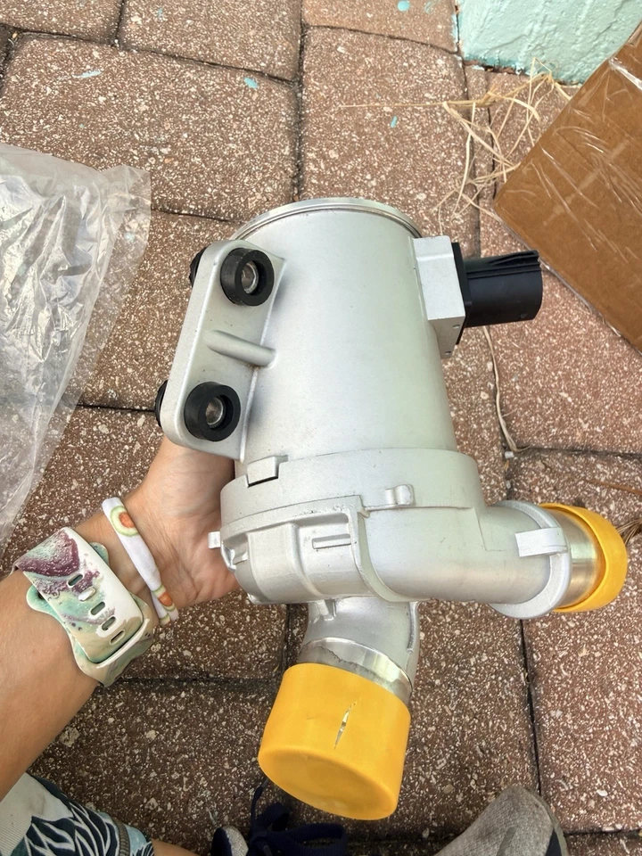 BMW Electric Water Pump 11517588885 / N54 N55 335i 535i X5 135i Z4 Pierburg OEM - Image 4 of 4