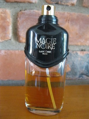 未開封品 希少・ヴィンテージ ランコム Magie Noire 香水 50ml MAGIE NOIRE by LANCOME 1.7 oz 50 ml. Eau De Toilette Old Formula