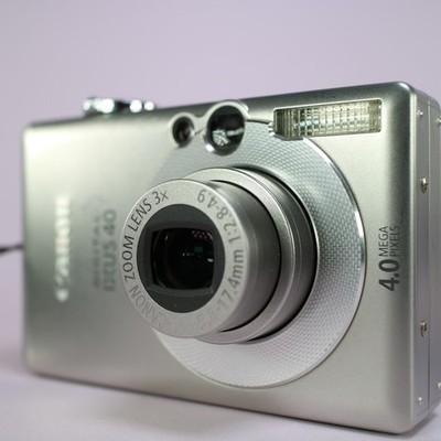 Canon Digital Camera IXUS 40 4.0MP Silver Tested Full Working Set