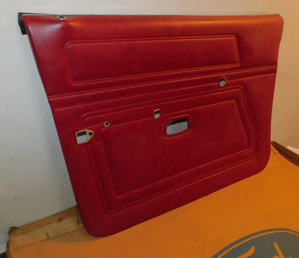 1981-1983 Ford Escort Mercury Lynx 4-Dr NOS VERMELHO LH PAINEL DE ACABAMENTO INTERNO DA PORTA FRONTAL - Imagem 2 de 4