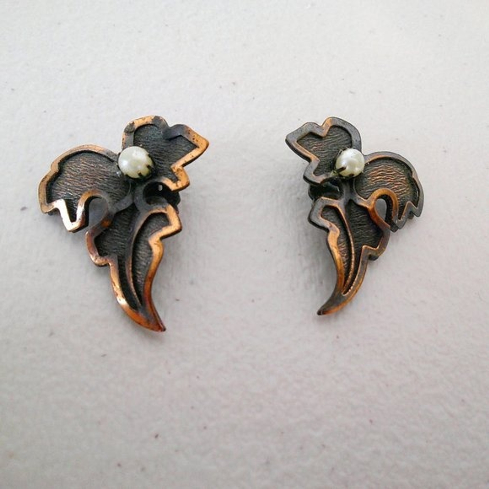 Vintage Copper Ivy Leaf Pearl Clip on Earrings Gem
