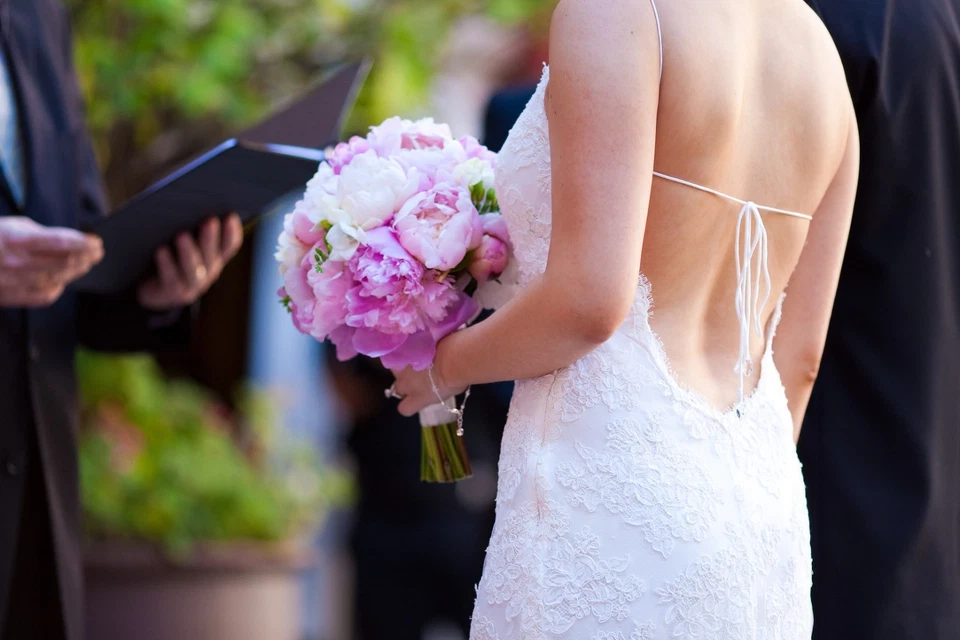 Monique Lhuillier Wedding Dress - Randi, off-white, Size 8 WOW!! Street Size 4-6 - Image 4 of 4