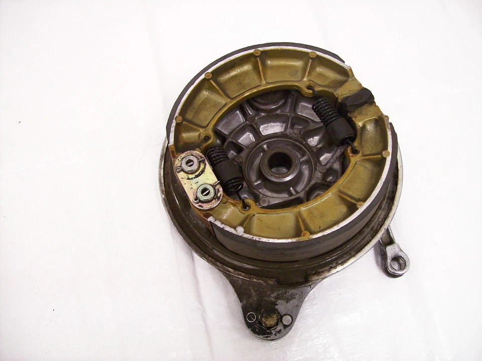 HONDA VF750 C MAGNA FRENO TRASERO PLACA RESPALDO MONTAJE 43100-MJ1-832 OEM * Foto 2 de 2