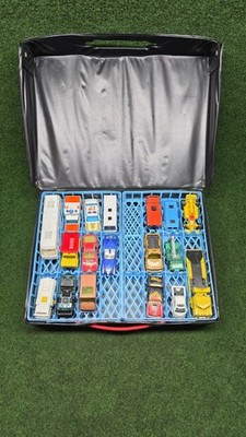 Vintage 1990 Toys R Us Fast Lane 48-Car Case Hot Wheels Matchbox w/ 17 Cars