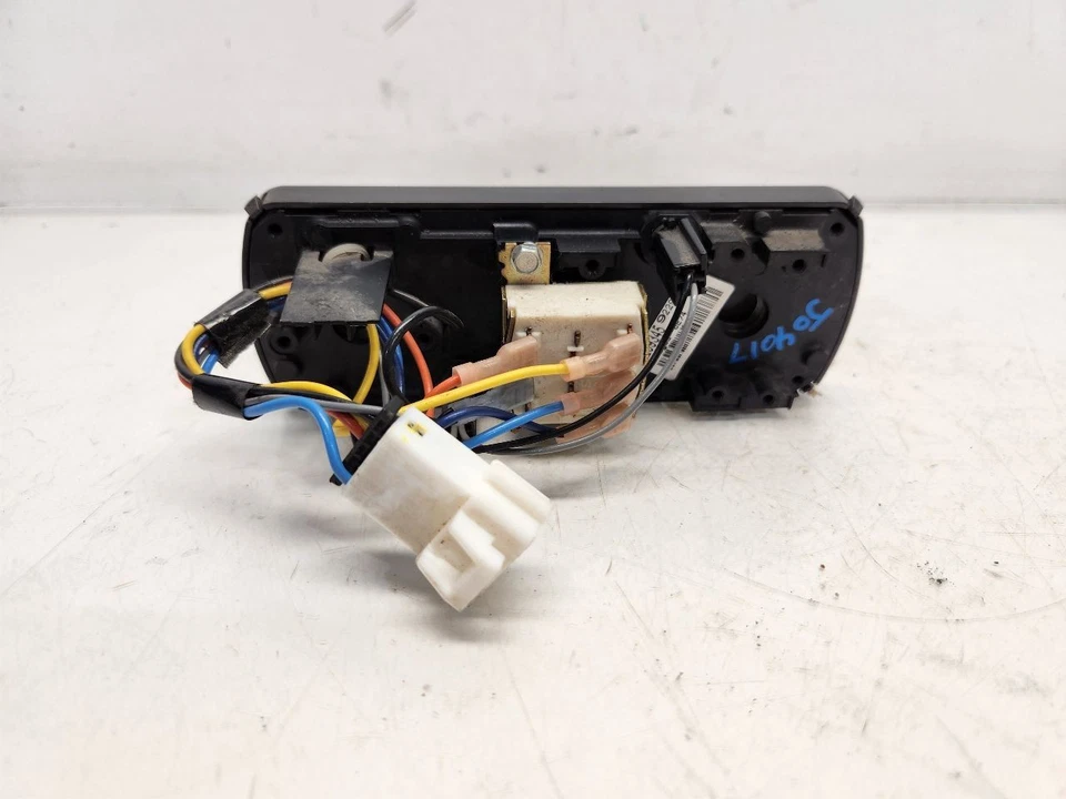 1999-00 Cadillac Escalade Rear Auxiliary Temperature Control   - Image 3 of 4