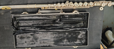 Gemeinhardt silver-plated flute Model 22SP - good used condition - good player