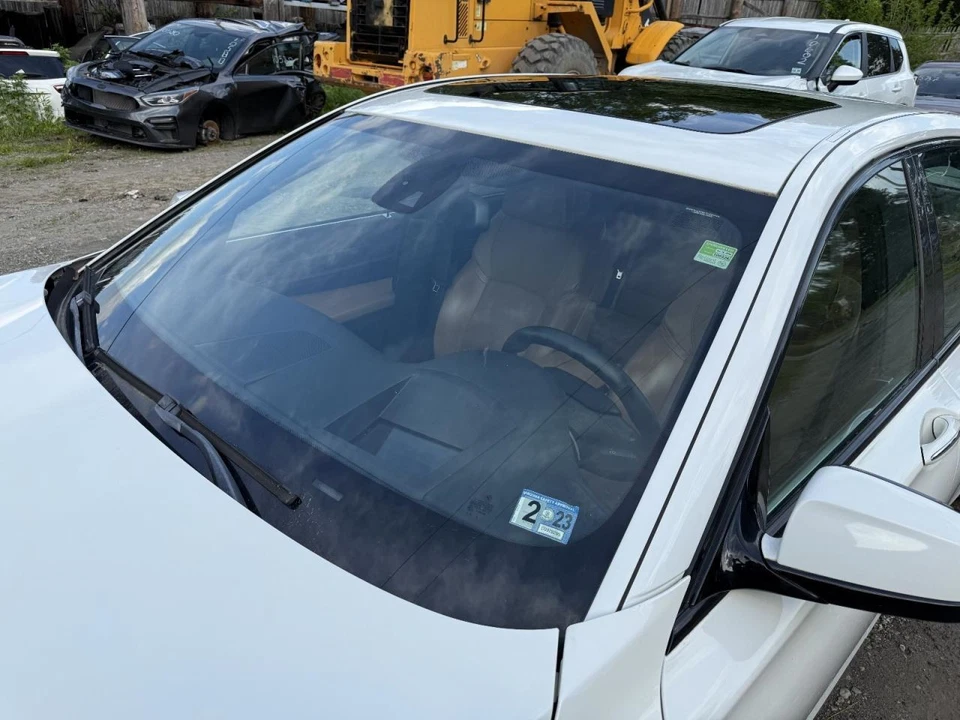 2009-2012 BMW 750i Windshield Glass - Image 3 of 4