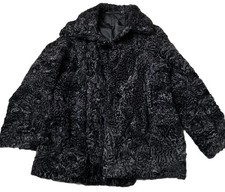 Giacca in Pelliccia Sintetica Effetto Astrakan – Grigio Antracite/Nero