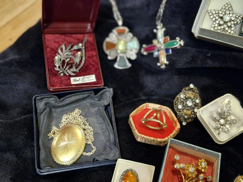 Bundle Of Good Quality Vintage Costume Jewellery (012/12) - Image 3 of 4