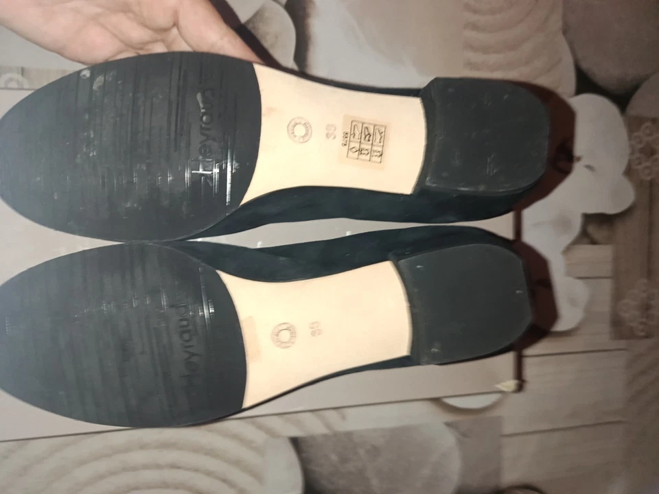 Chaussures femmes fermées, daim noir, petit talon, taille 38, bon état - Photo 2/3