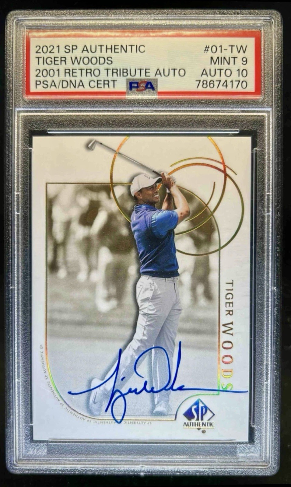Tiger Woods Auto SP Authentic 2001 Retro Tribute Auto PSA 9/10 Auto 
