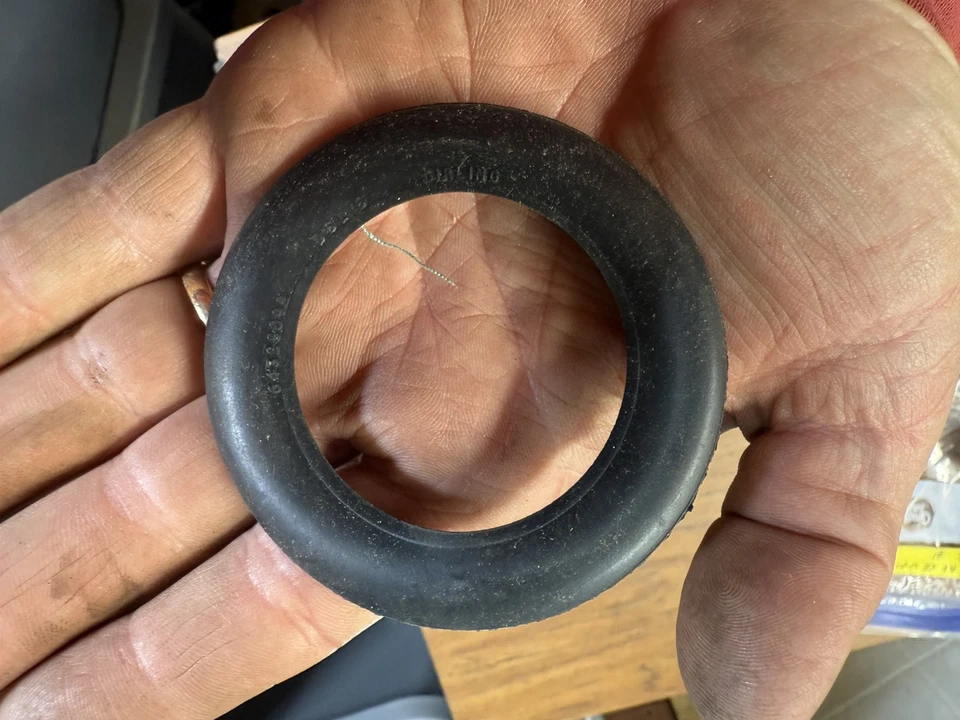 Girling Ferrari 330 GTC 制动卡钳密封 #3 64325092 — 第 3/4 张图片