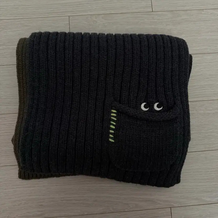 Uniqlo Anya Hindmarch Collaboration Scarf Charcoal Khaki