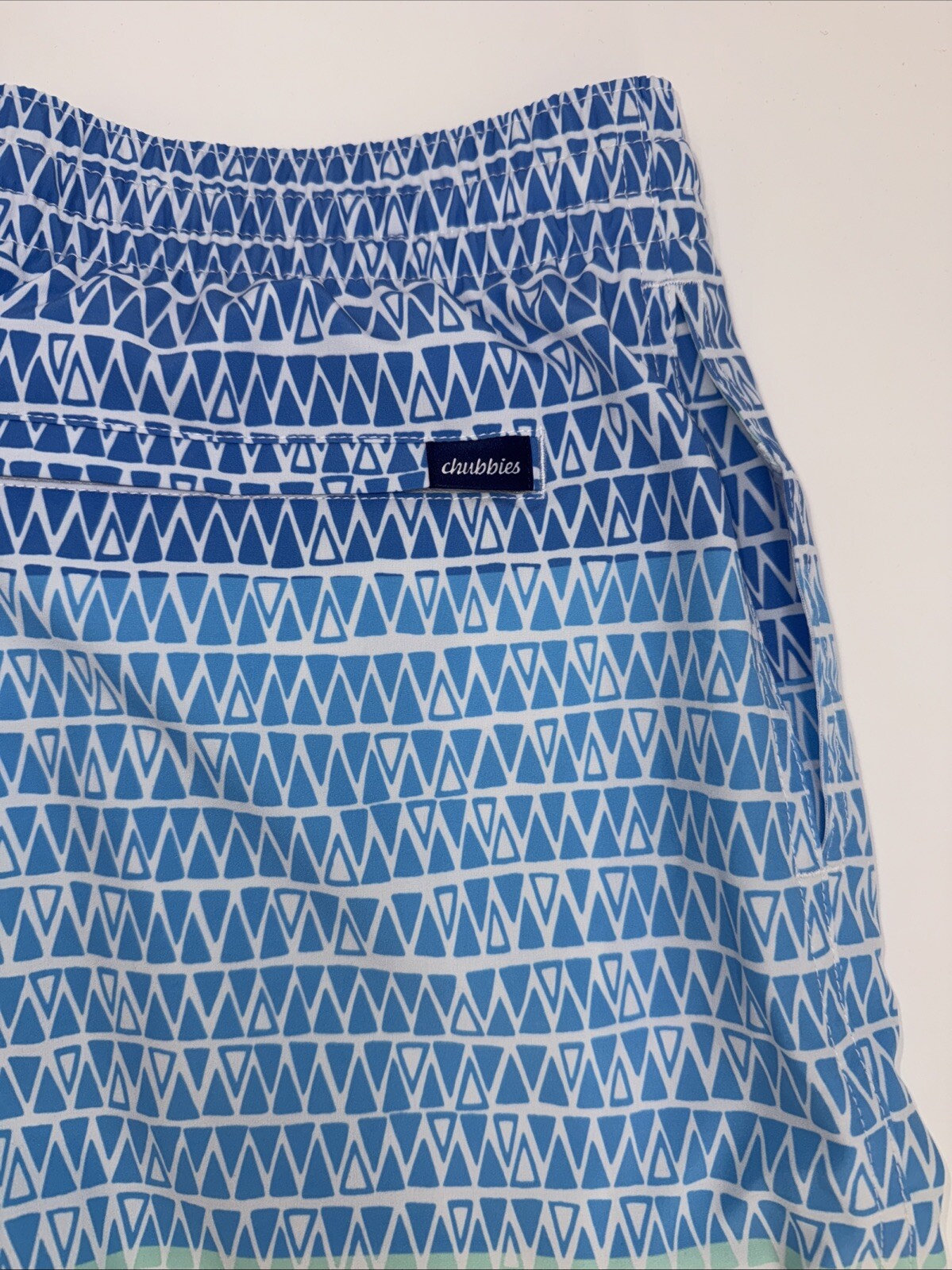 $70 Chubbies The Ocean Trifectas 5.5" Inseam Swim Trunks- Multi -Large -New Tag