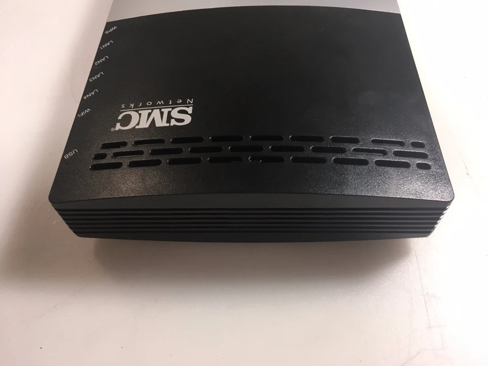 SMC SMCD3GN-RES DOCSIS 3.0 4-Port Gigabit Ethernet Wi-Fi Cable Modem w/ Adapter - Image 3 of 4