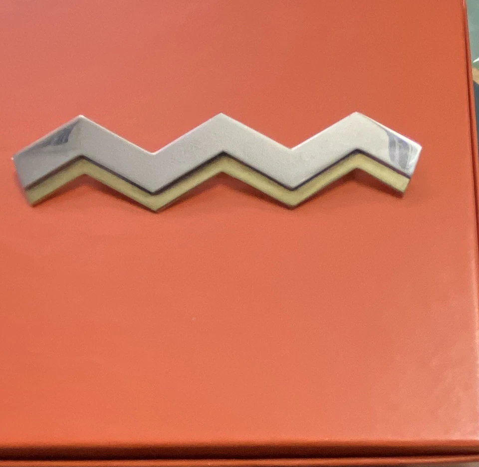 Broche grande en zigzag de plata esterlina y latón James Avery retirado