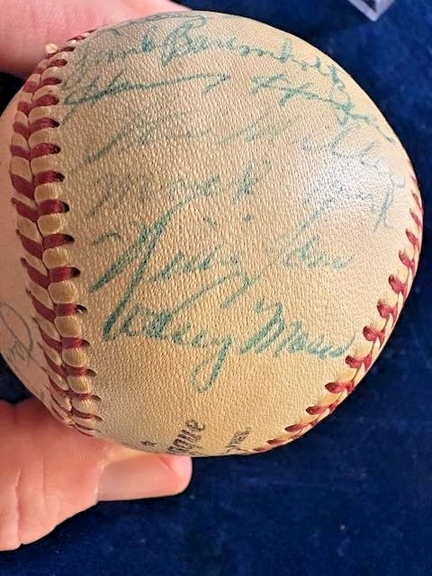 1956 PHILADELPHIA PHILLIES TEAM AUTOGRAPHED (26) OFFICIAL N.L. W. GILES BASEBALL - Image 4 of 4