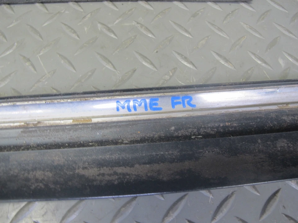 75-85 MERCEDES W123 PUERTA DELANTERA DERECHA CROMO MOLDURA CUBIERTA JUEGO OEM Foto 2 de 4