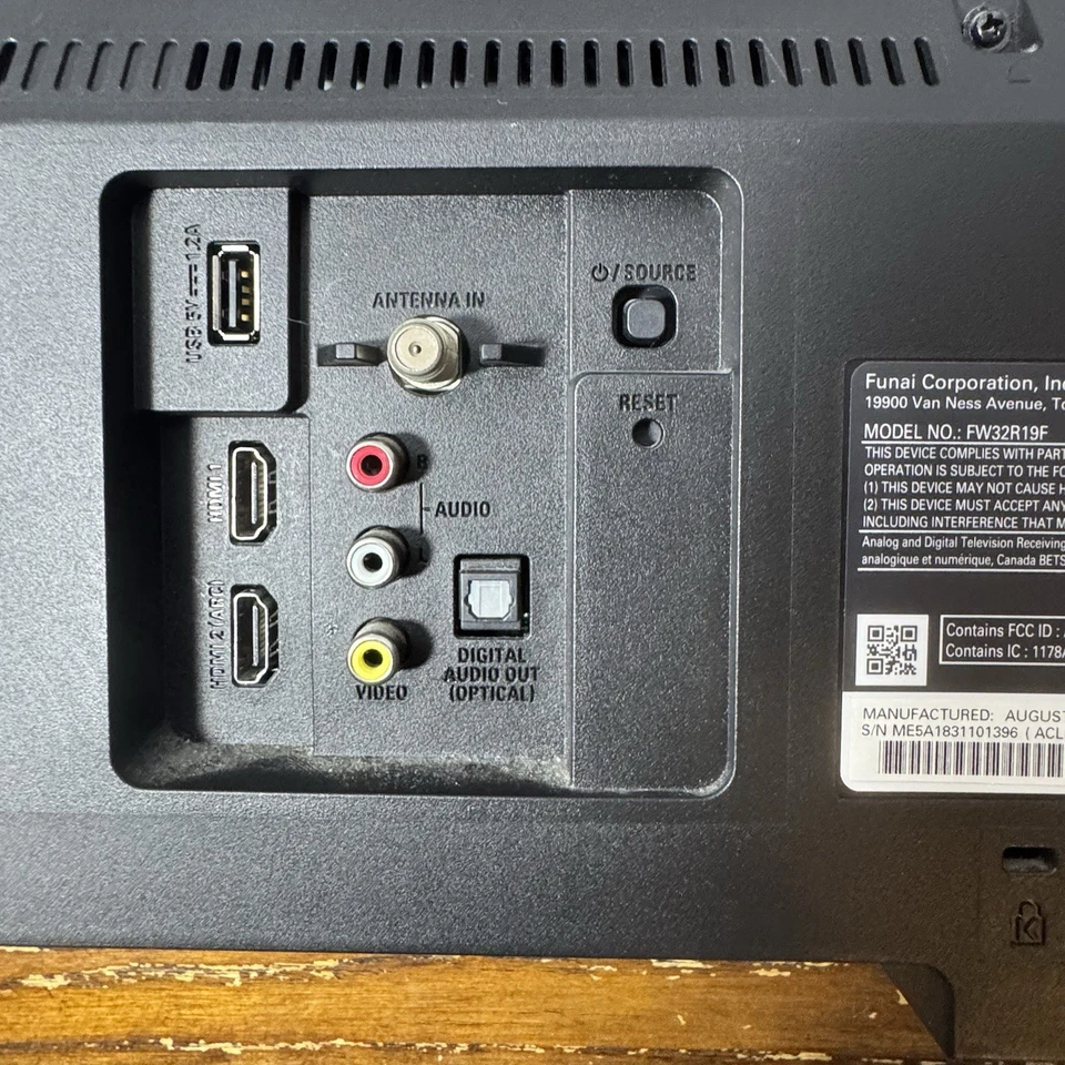 Sanyo Roku Smart TV Color 32" STUTTERS PAUSES - For Repair, Parts, or Repurpose - Image 4 of 4