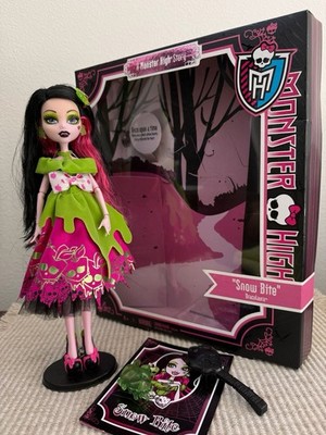Monster High Scarily Ever After Snow Bite Draculaura Doll 2012 Mattel
