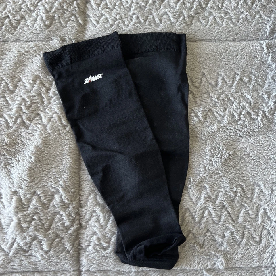 ZAMST LC-1 CALF GRADIENT COMPRESSION SLEEVES SMALL- COLOR Black- 1 Pair - Image 3 of 3