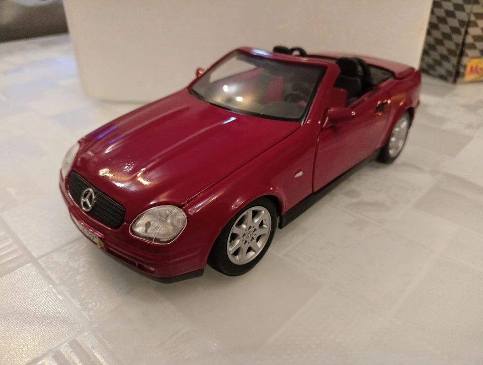 MERCEDES-BENZ SLK 230 1996 MAISTO 1:18 tetto apribile con scatola - Immagine 4 di 4