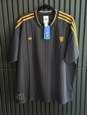 Ultimate Manchester United Collector and Super Fan Gift Guide  48