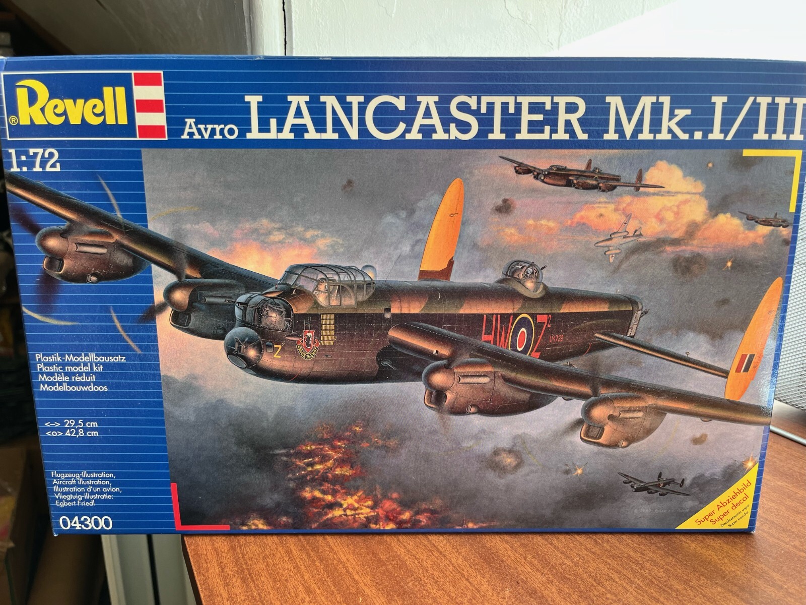 Revell 04300 Avro LANCASTER Mk.I/III Model Kit
