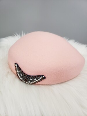 NWT URBAN OUTFITTERS beret URBAN OUTFITTERS RED BERET - one size fits most -50%... | Depop main image 3