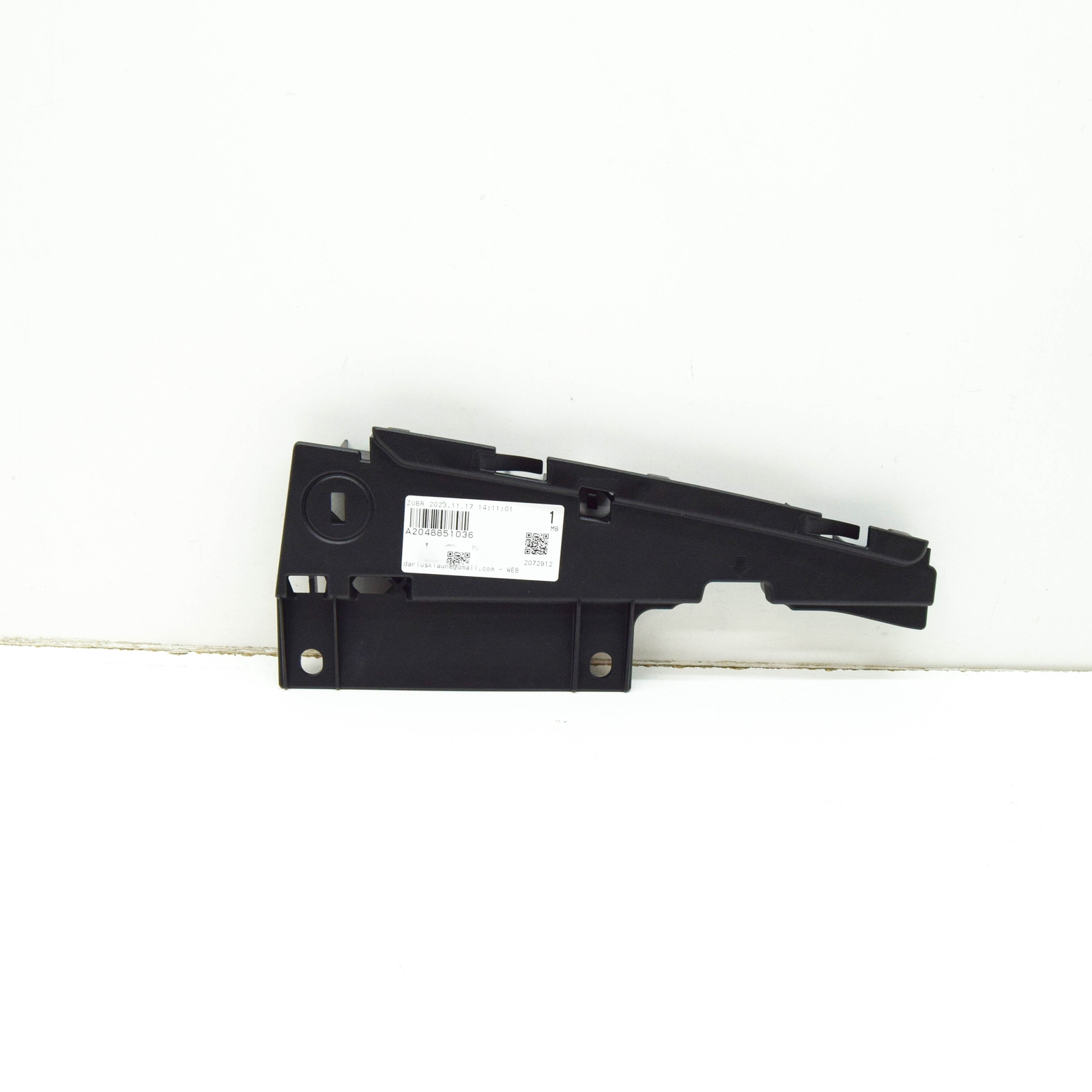 NOUVEAU SUPPORT DE GRILLE DE RADIATEUR AVANT DROIT MB GLK X204 A2048851036