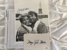 MARY TYLER MOORE SIGNED PICTURE (COA BY JSA)