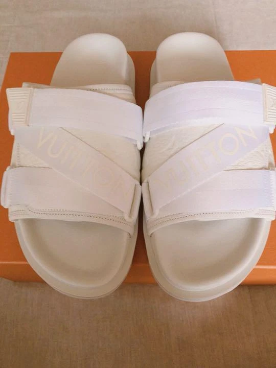 LOUIS VUITTON Honolulu Mules Sandals White Monogram Leather US 9 / EU 43  1A5YZ3