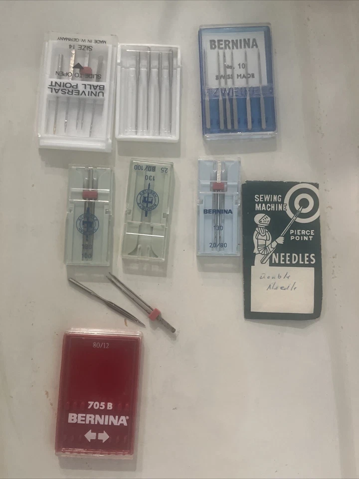 Caja de accesorios Bernina y agujas de coser diversas Foto 2 de 4