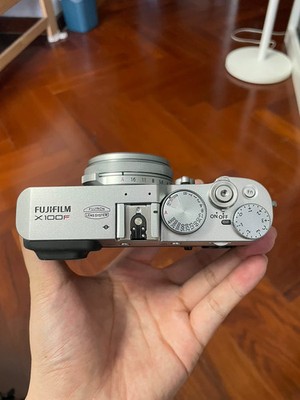 Fujifilm X100F 24.3MP Digital Compact Cam Sleek Build High - Res