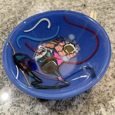VTG Unmarked Studio Art/Fused Glass Bowl 6” Abstract Stringers/Iridescent Inlay