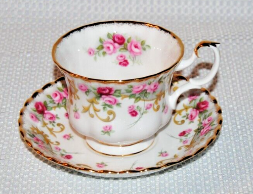Beautiful Royal Albert, Sheraton Series "Rosemary" Bone China Teacup & Saucer - Picture 2 of 7