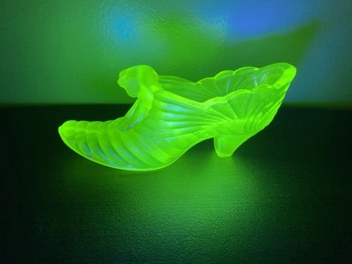 Uranium Antique Fenton Green  Glass Slipper Cat Stretching