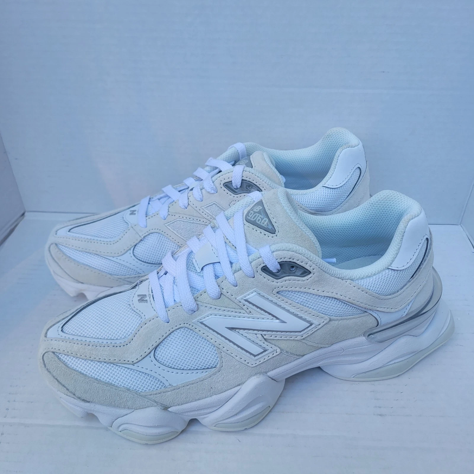 New Balance 9060 Gray White U906027Z Men’s Size 10 D Sneakers No Box