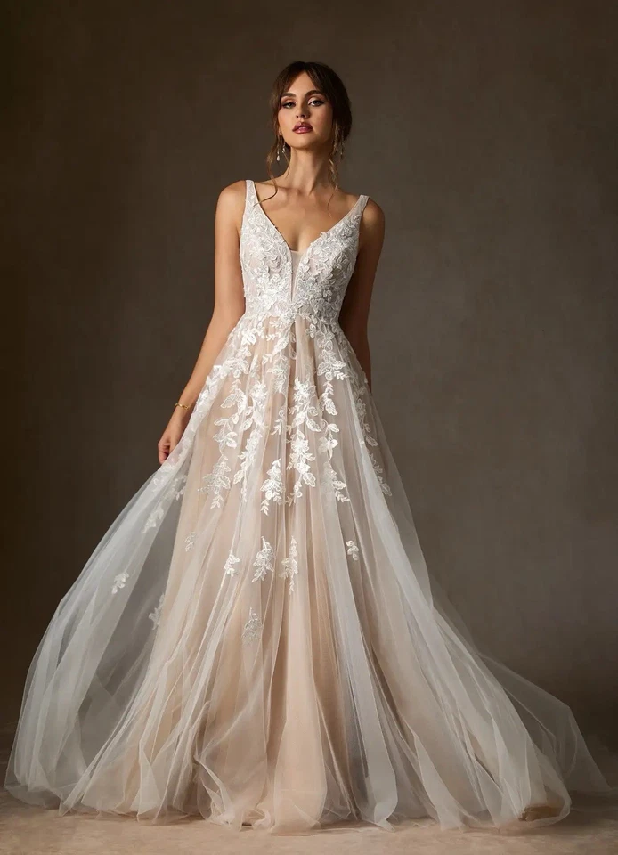 Vestido de novia Azazie línea A cuello en V lentejuelas tul talla 2 Foto 2 de 4