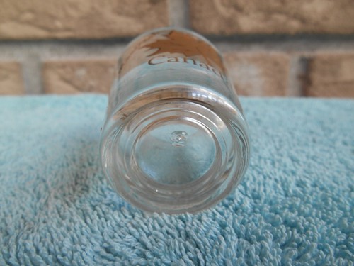 COLLECTION OF 2 CANADA TRAVEL SOUVENIR SHOT GLASSES - Picture 8 of 13