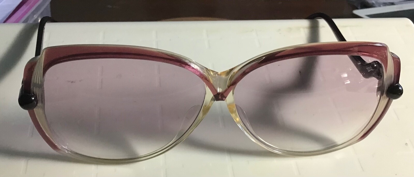 Occhiali da sole YSL Yves Saint Laurent.